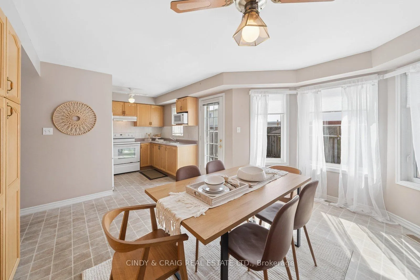 Photo 3 of 127 Richfield Square, Clarington, Courtice — HOMEH