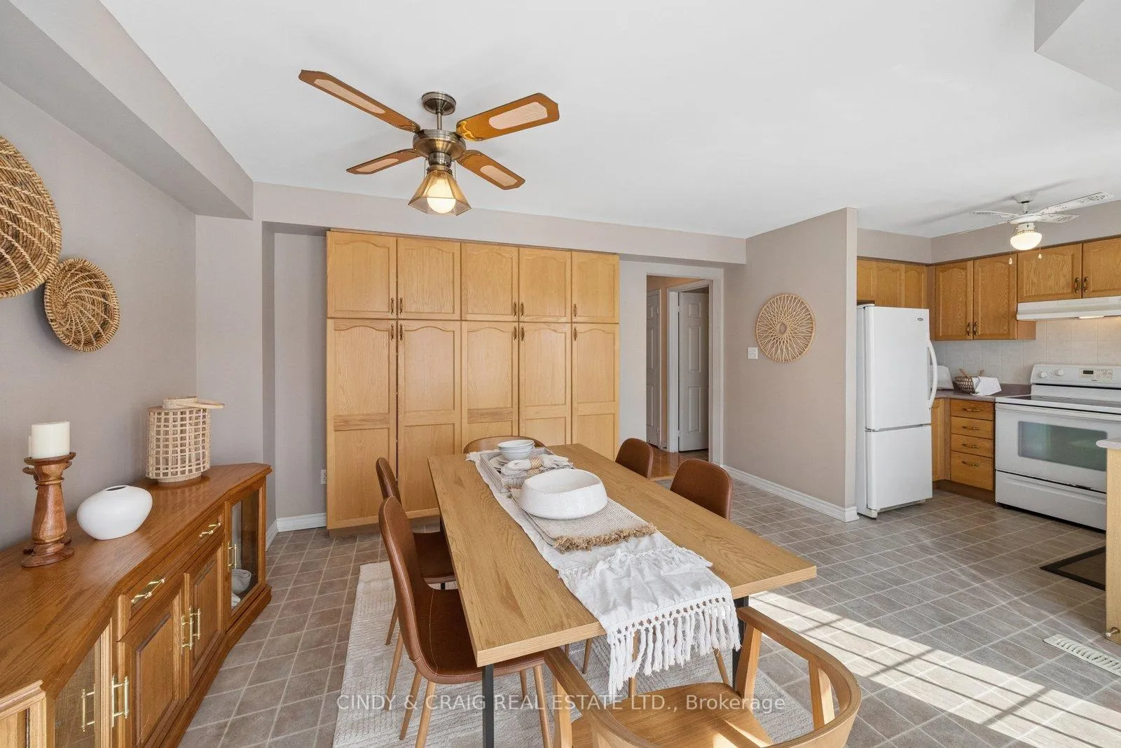 Photo 5 of 127 Richfield Square, Clarington, Courtice — HOMEH