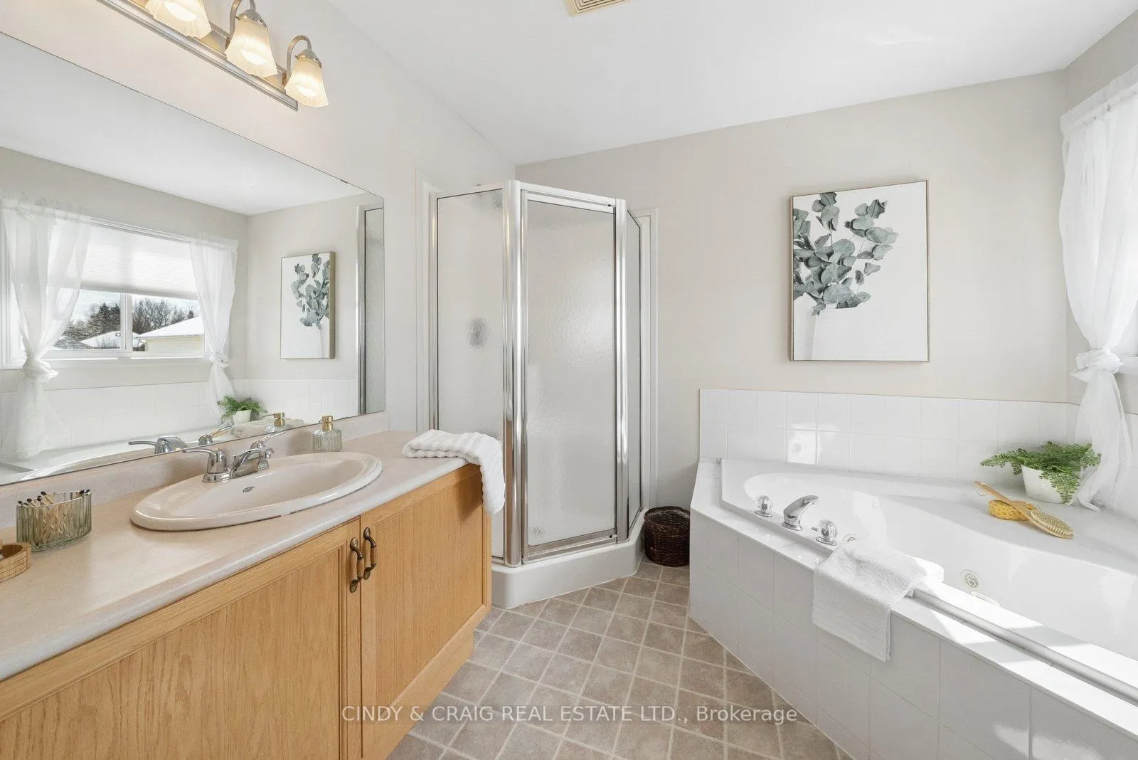 Photo 8 of 127 Richfield Square, Clarington, Courtice — HOMEH