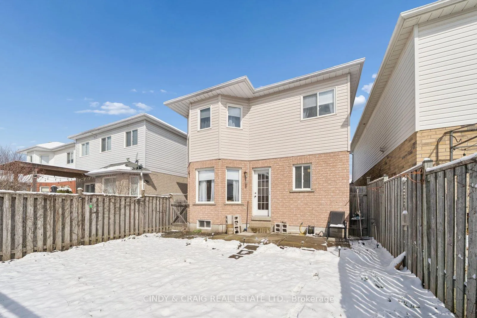 Photo 11 of 127 Richfield Square, Clarington, Courtice — HOMEH