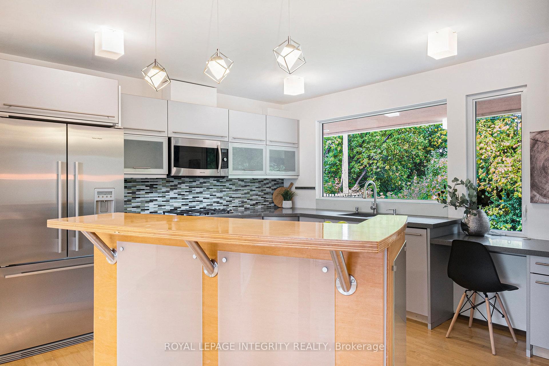 Photo 10 of 23 Still Water Drive, Ottawa, Crystal Beach — HOMEH