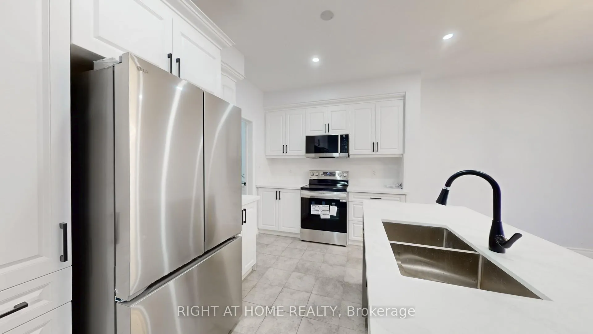 Photo 12 of 45 Denali Crescent, Brampton, Bram East — HOMEH