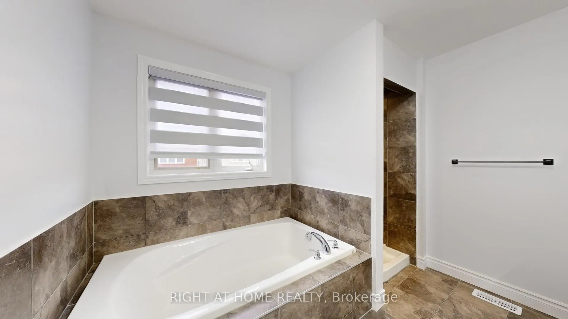Photo 30 of 45 Denali Crescent, Brampton, Bram East — HOMEH