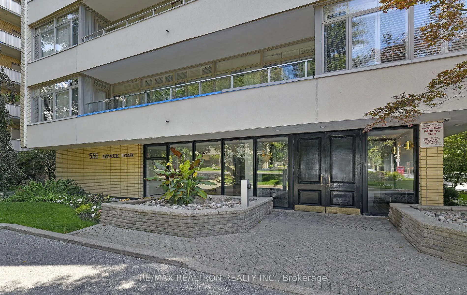 Photo 2 of Unit 501, 581 Avenue Rd, Toronto, Yonge-St. Clair — HOMEH