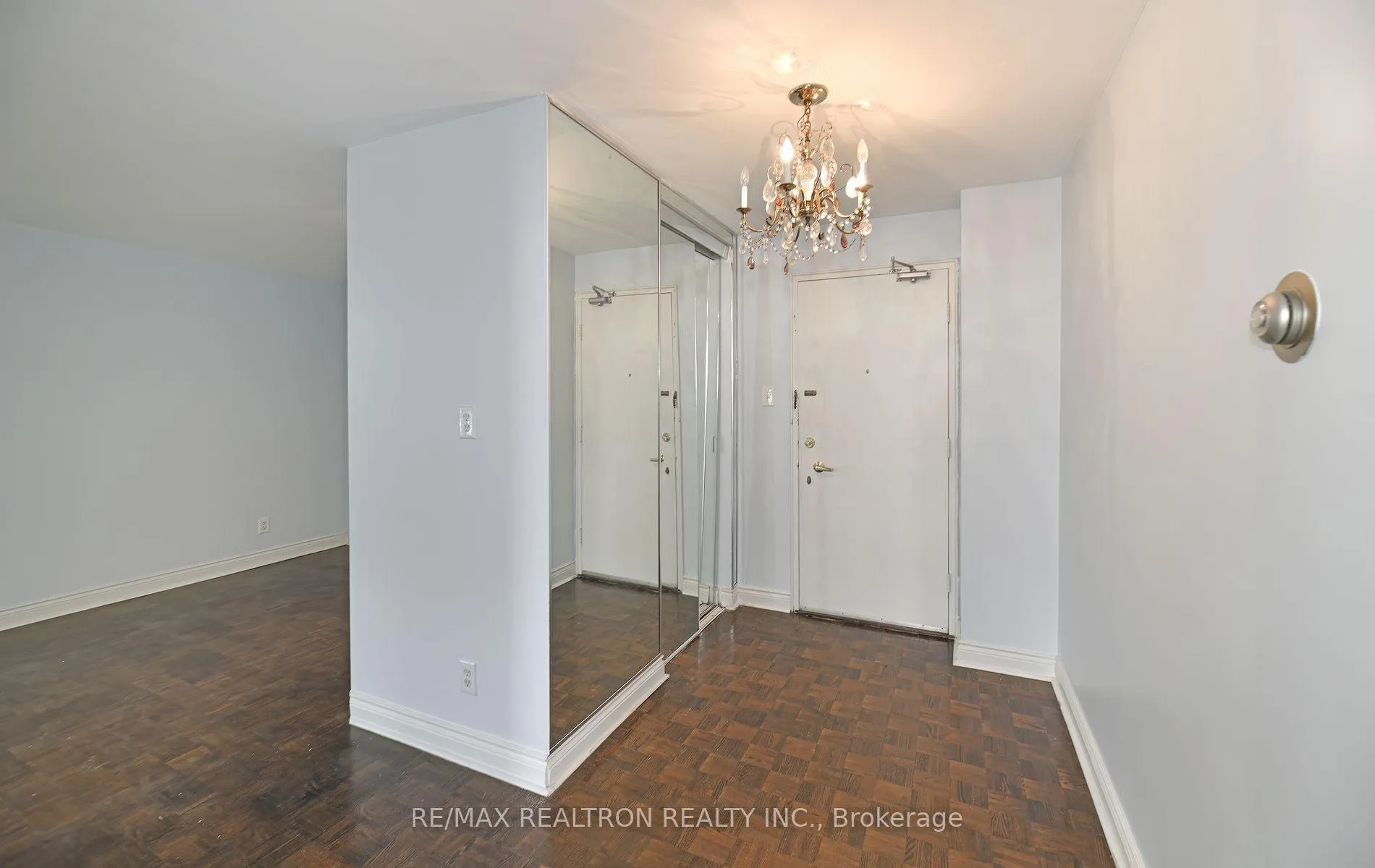 Photo 3 of Unit 501, 581 Avenue Rd, Toronto, Yonge-St. Clair — HOMEH