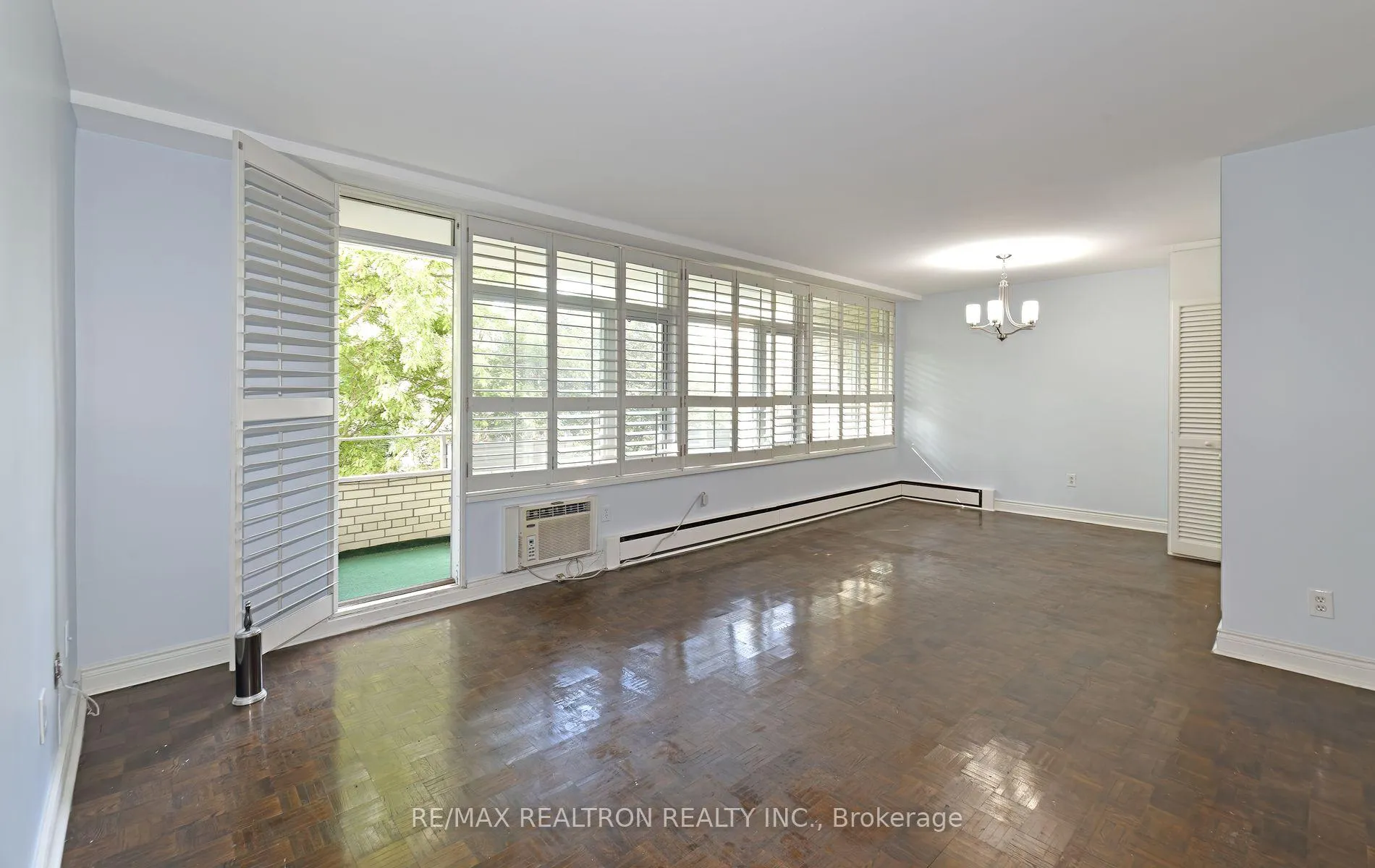 Photo 4 of Unit 501, 581 Avenue Rd, Toronto, Yonge-St. Clair — HOMEH