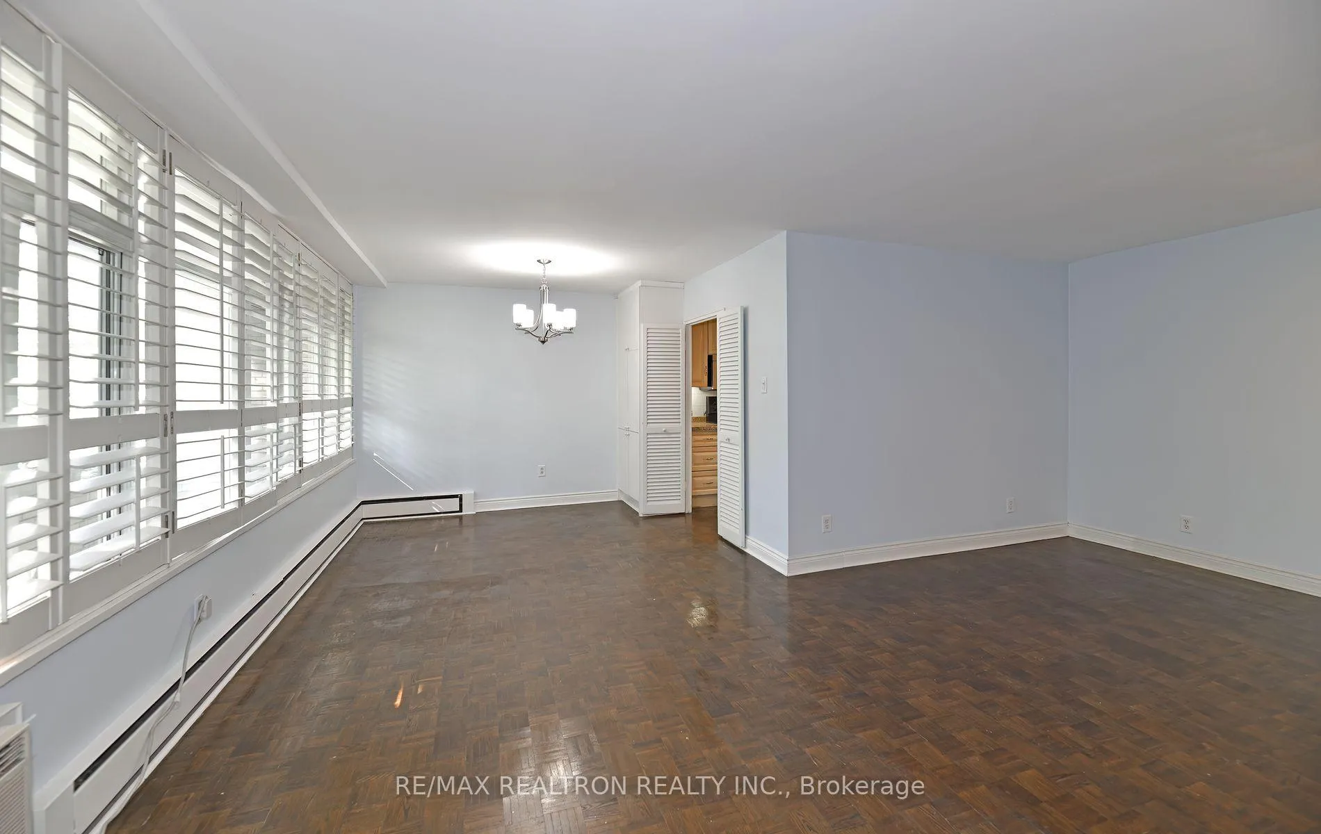 Photo 5 of Unit 501, 581 Avenue Rd, Toronto, Yonge-St. Clair — HOMEH