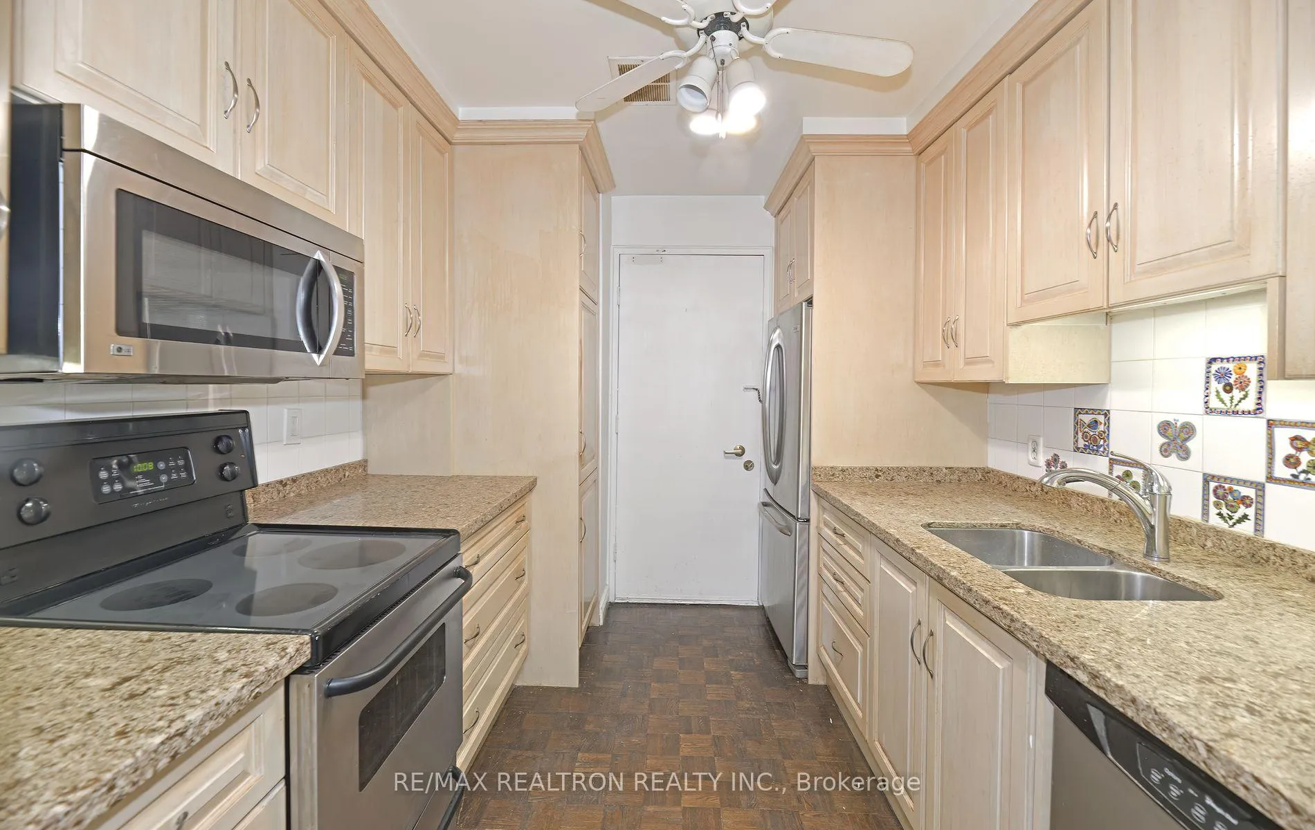 Photo 7 of Unit 501, 581 Avenue Rd, Toronto, Yonge-St. Clair — HOMEH