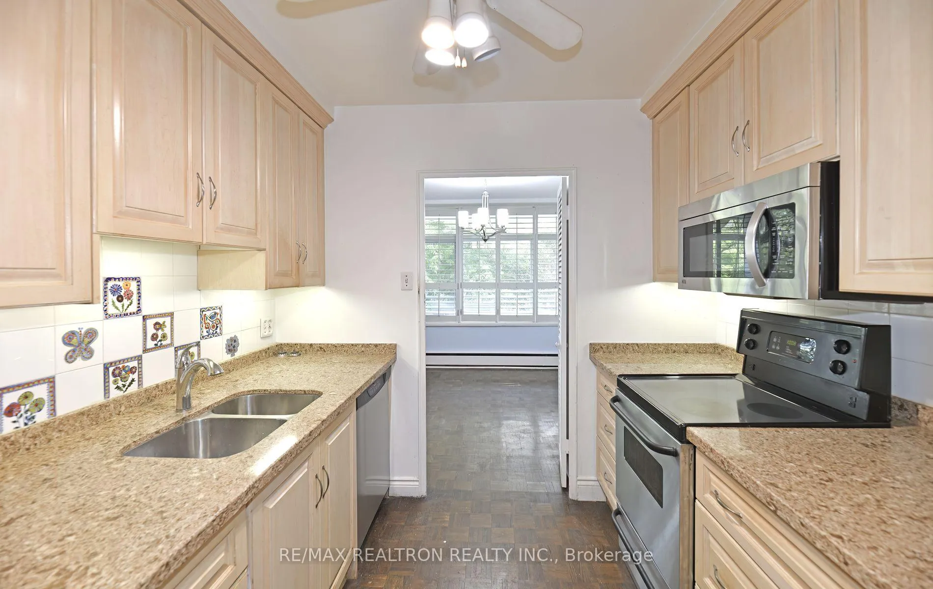 Photo 8 of Unit 501, 581 Avenue Rd, Toronto, Yonge-St. Clair — HOMEH