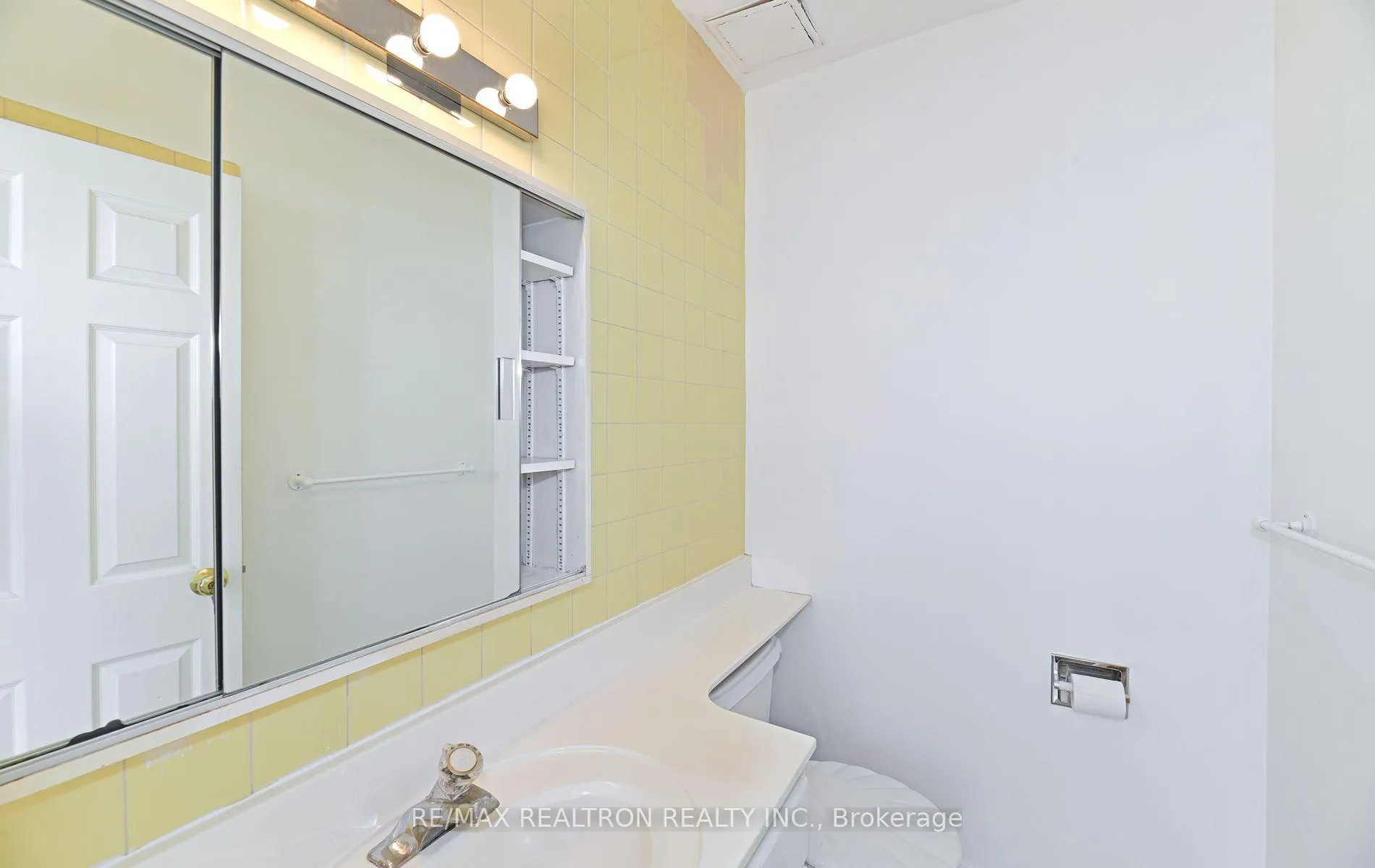 Photo 18 of Unit 501, 581 Avenue Rd, Toronto, Yonge-St. Clair — HOMEH