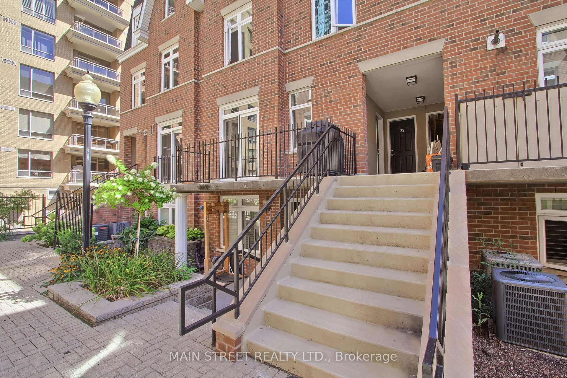 Photo 4 of Unit 25, 108 Redpath Avenue, Toronto, Mount Pleasant West — HOMEH