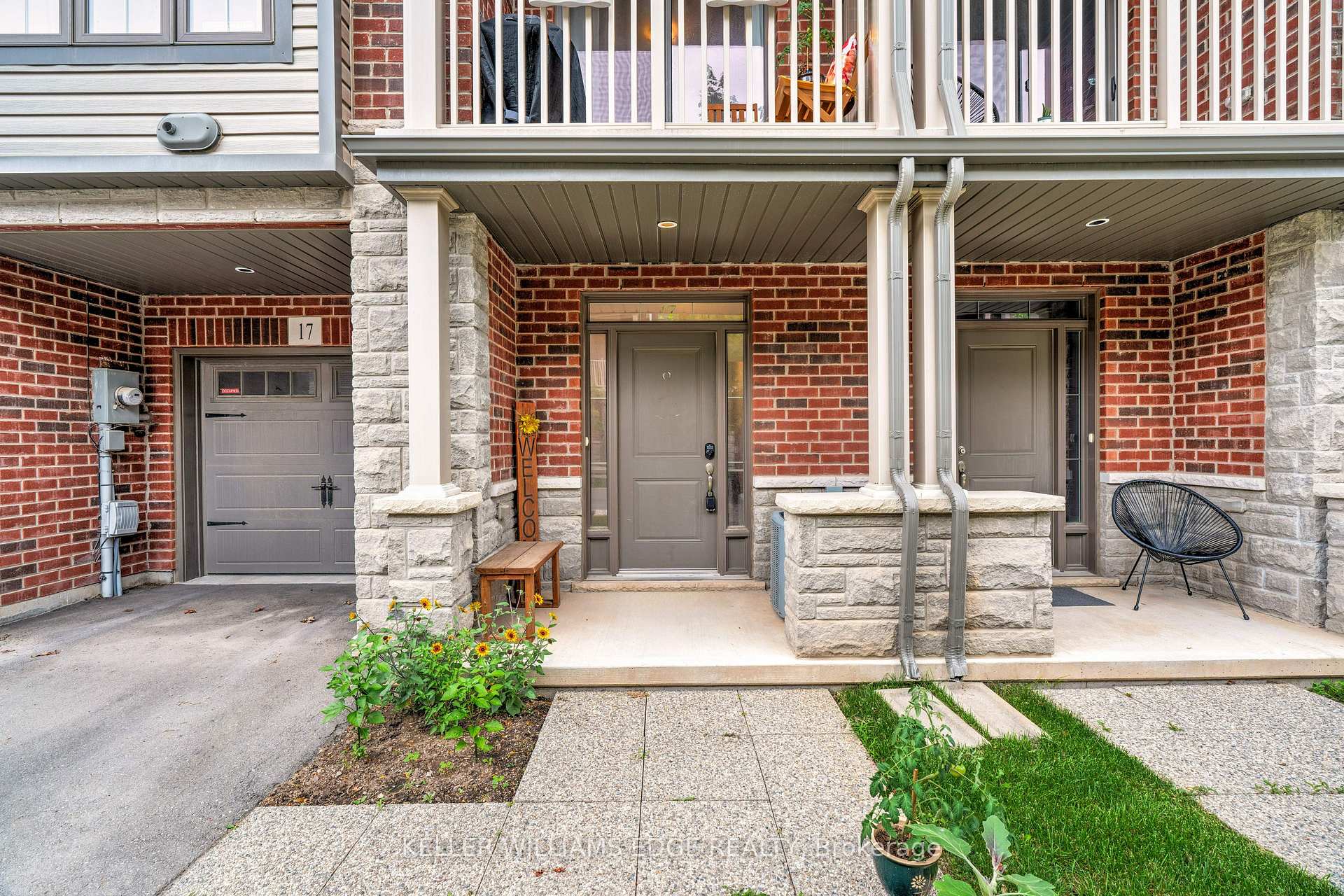 Photo 2 of 17 Ridgeside Lane, Hamilton, Waterdown — HOMEH