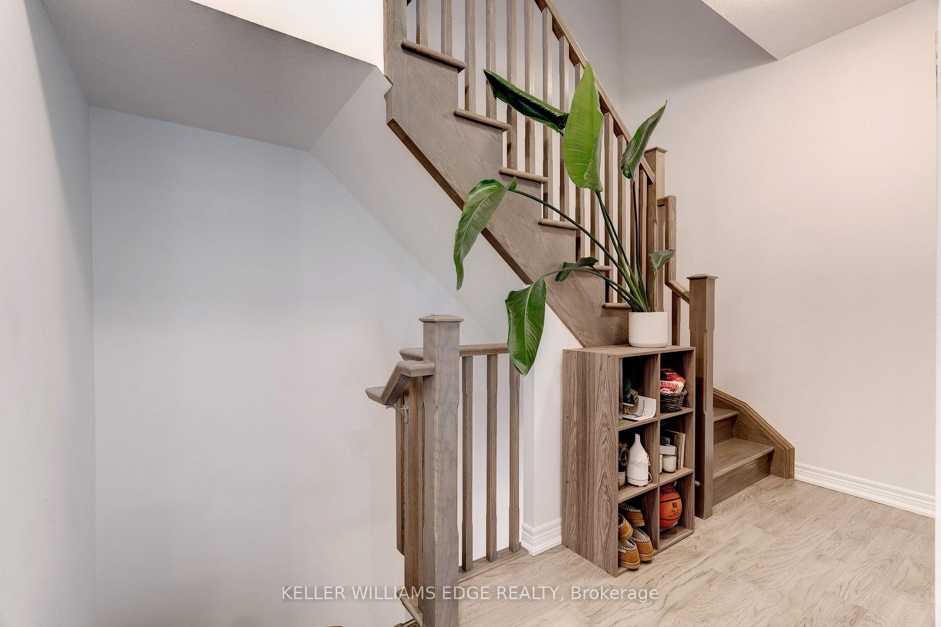 Photo 10 of 17 Ridgeside Lane, Hamilton, Waterdown — HOMEH