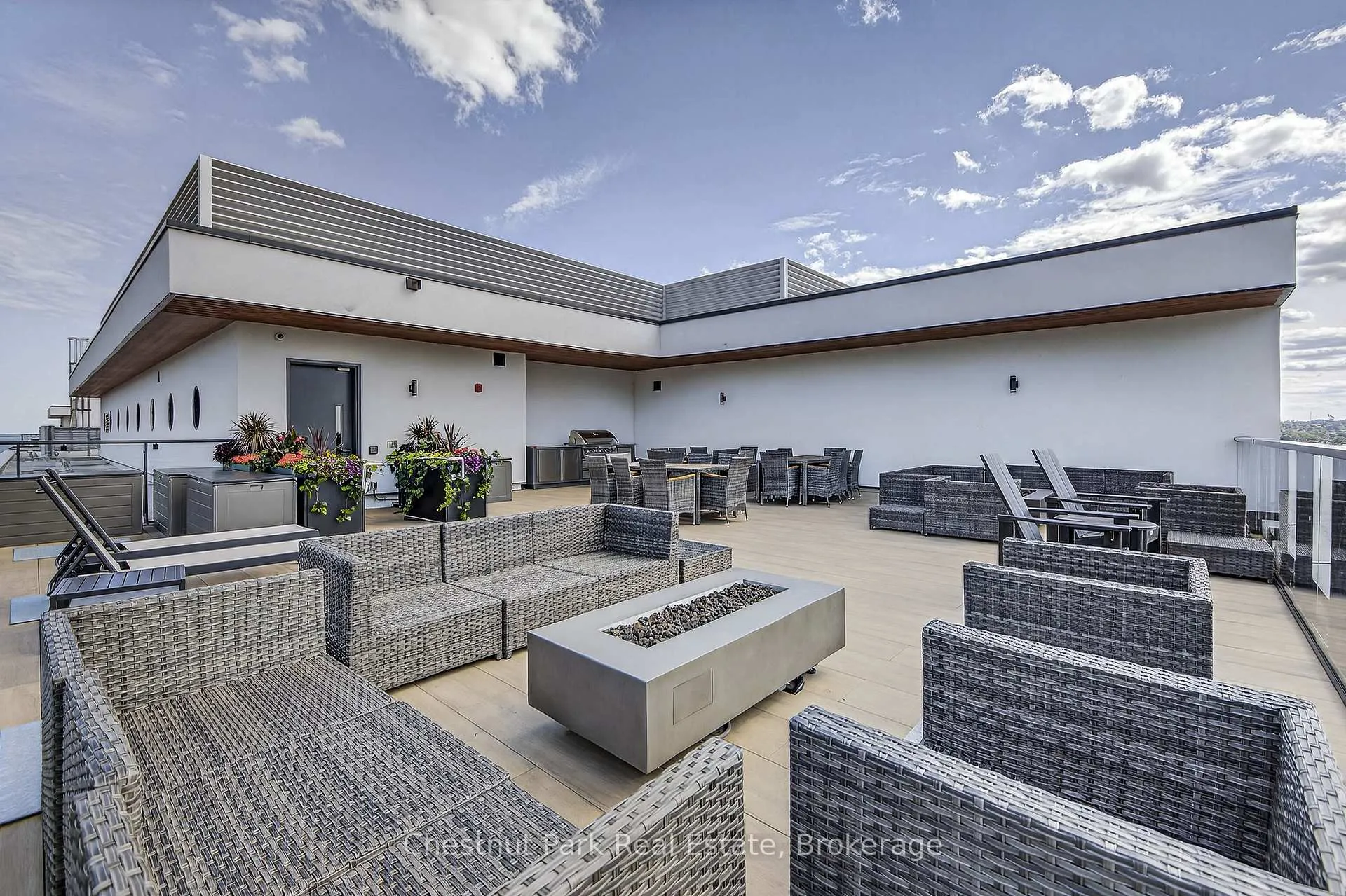 Photo 44 of Unit 823, 185 Dunlop Street E, Barrie, Lakeshore — HOMEH