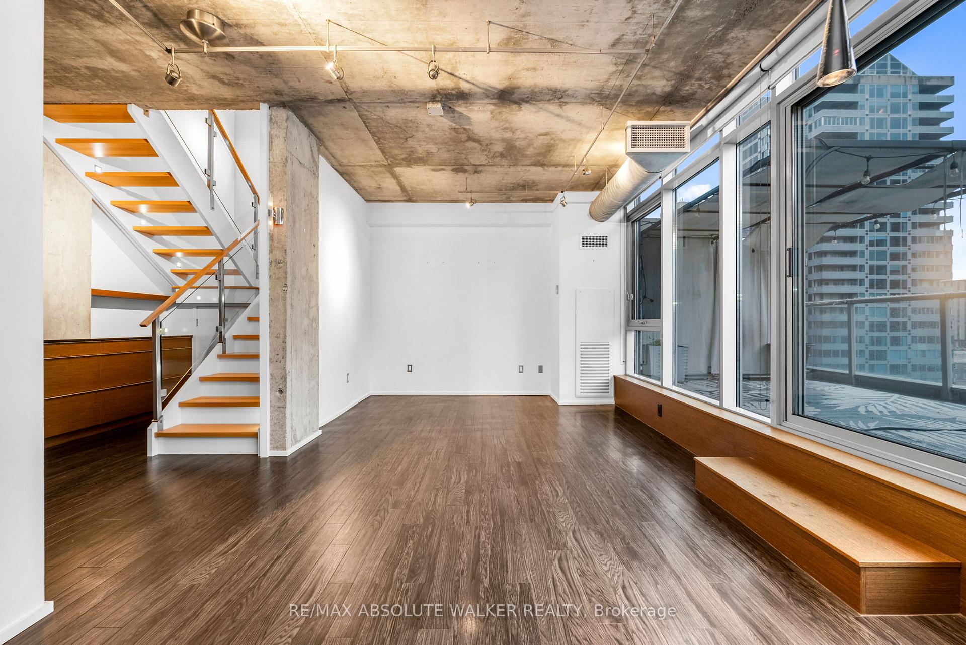 Photo 7 of Unit PH910, 383 Cumberland Street, Ottawa, Lower Town/Byward Market — HOMEH