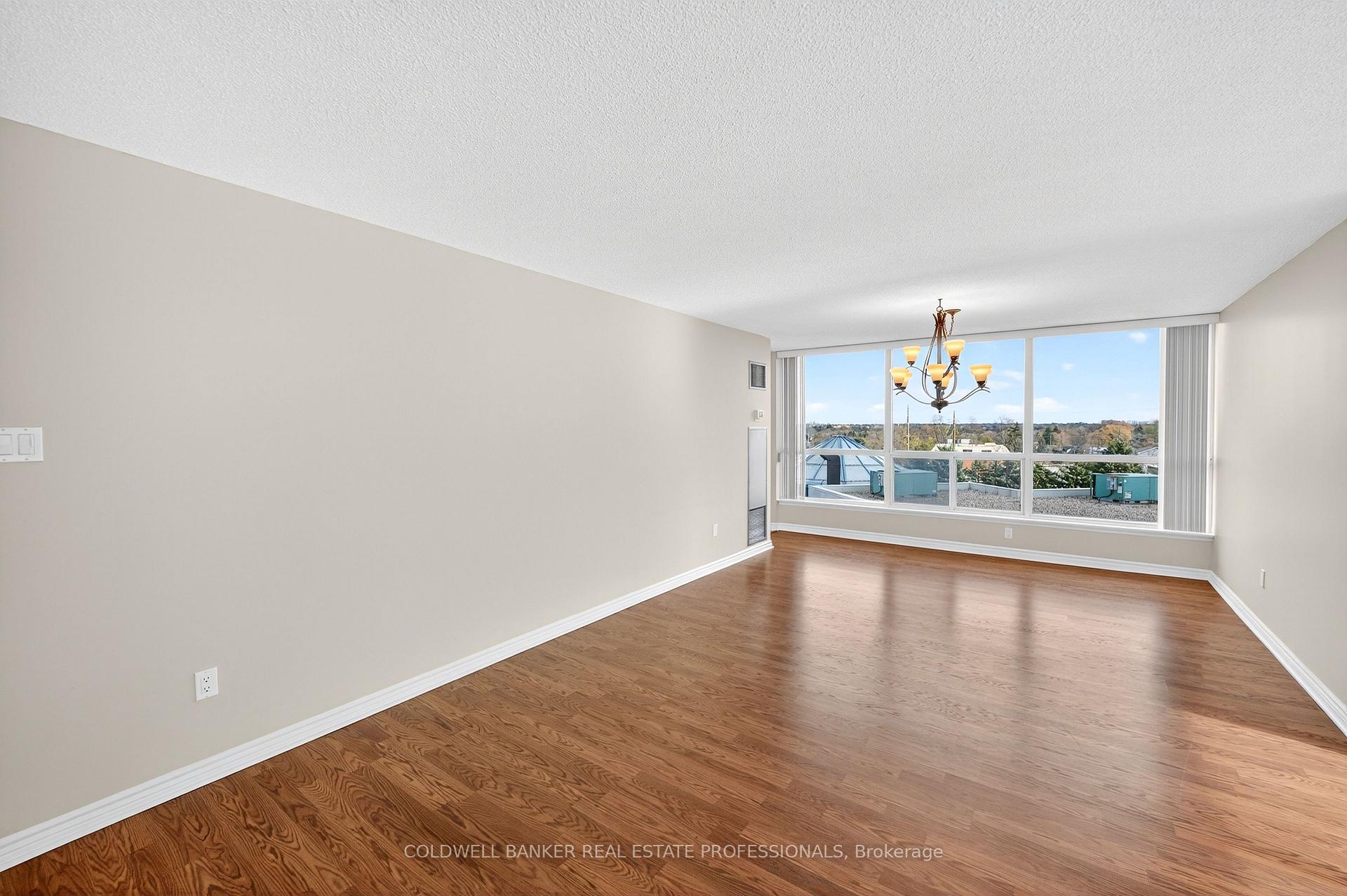 Photo 10 of Unit 503, 1 Clark Avenue W, Vaughan, Crestwood-Springfarm-Yorkhill — HOMEH