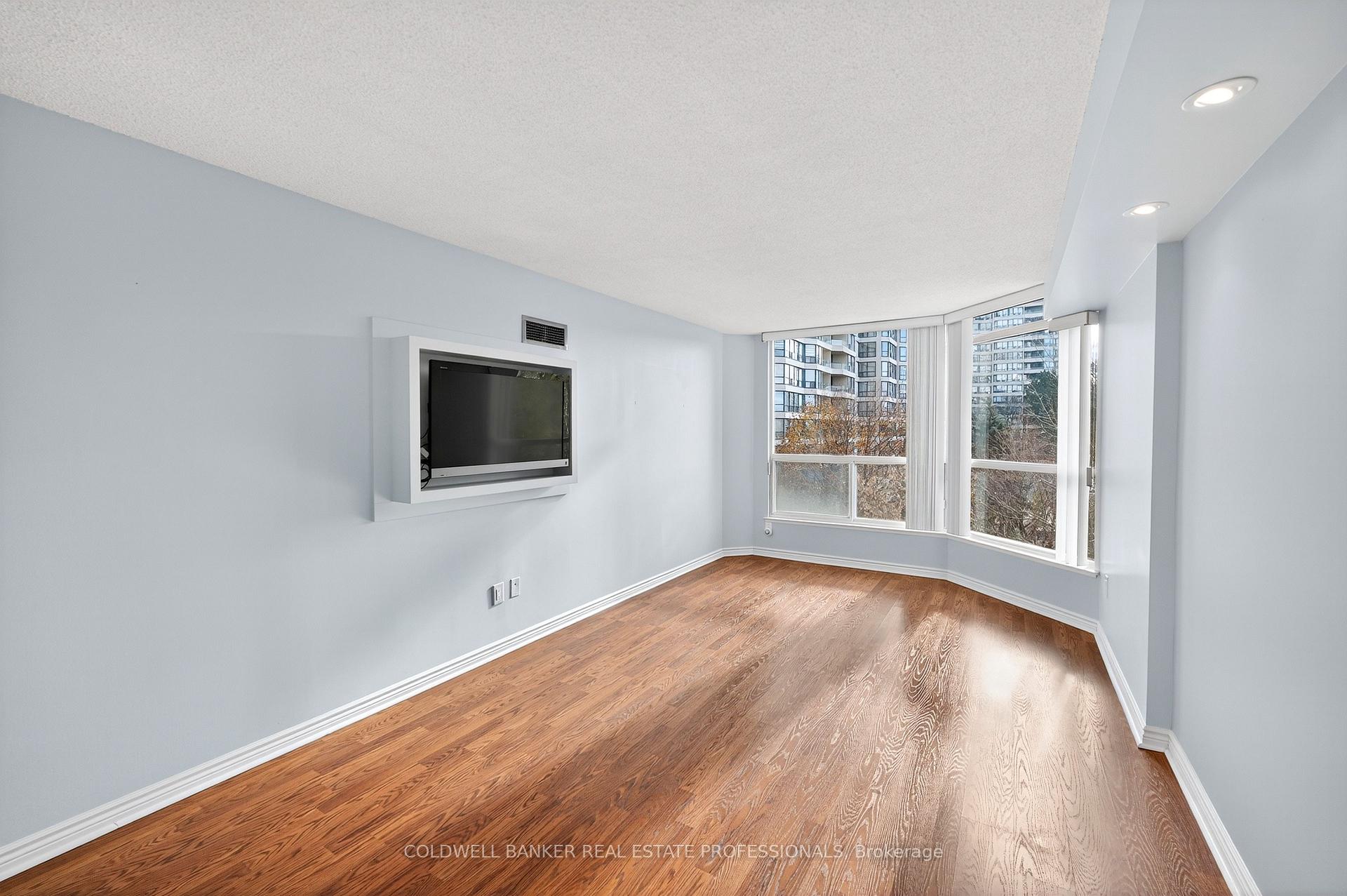 Photo 23 of Unit 503, 1 Clark Avenue W, Vaughan, Crestwood-Springfarm-Yorkhill — HOMEH