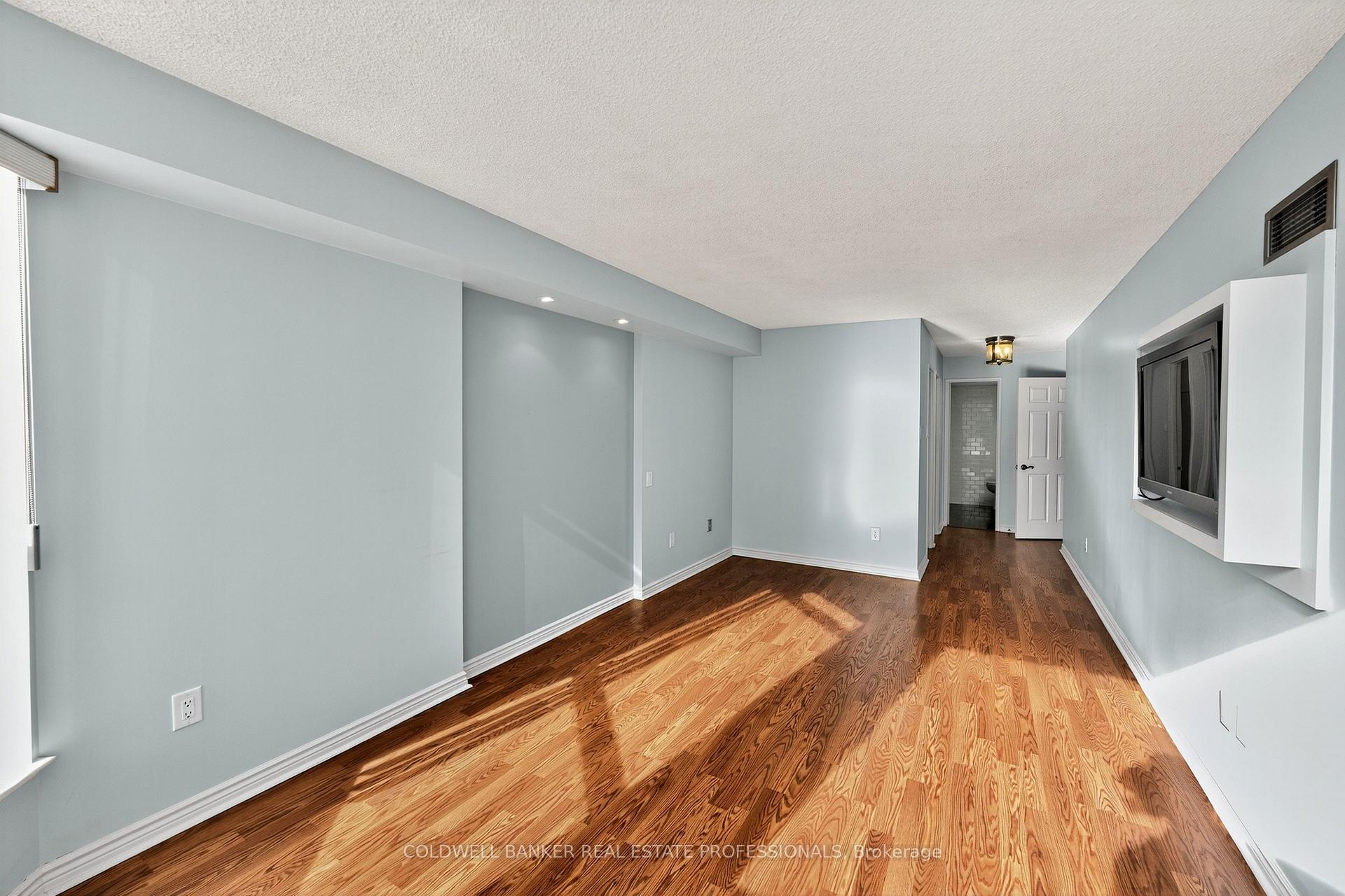 Photo 24 of Unit 503, 1 Clark Avenue W, Vaughan, Crestwood-Springfarm-Yorkhill — HOMEH