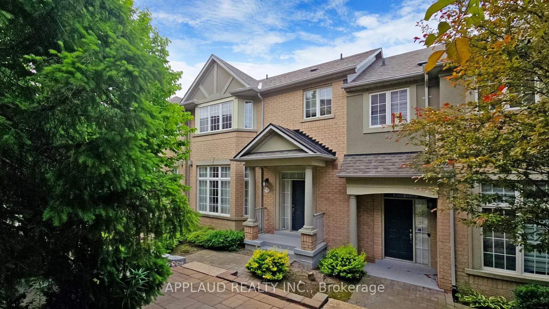 Photo 2 of 75 Legends Way, Markham, Unionville — HOMEH