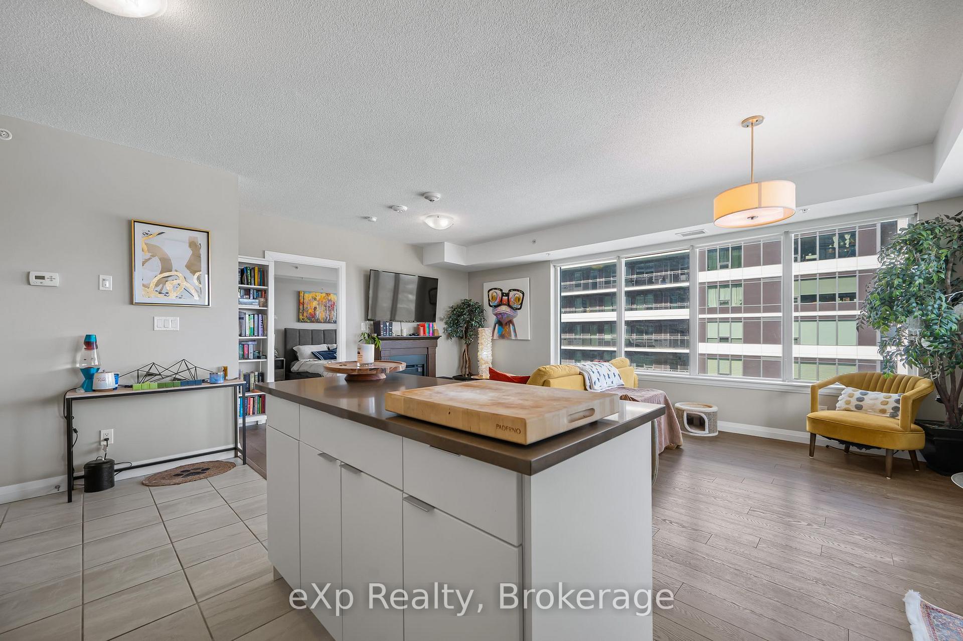 Photo 8 of Unit 612, 63 Arthur Street S, Guelph, Downtown — HOMEH