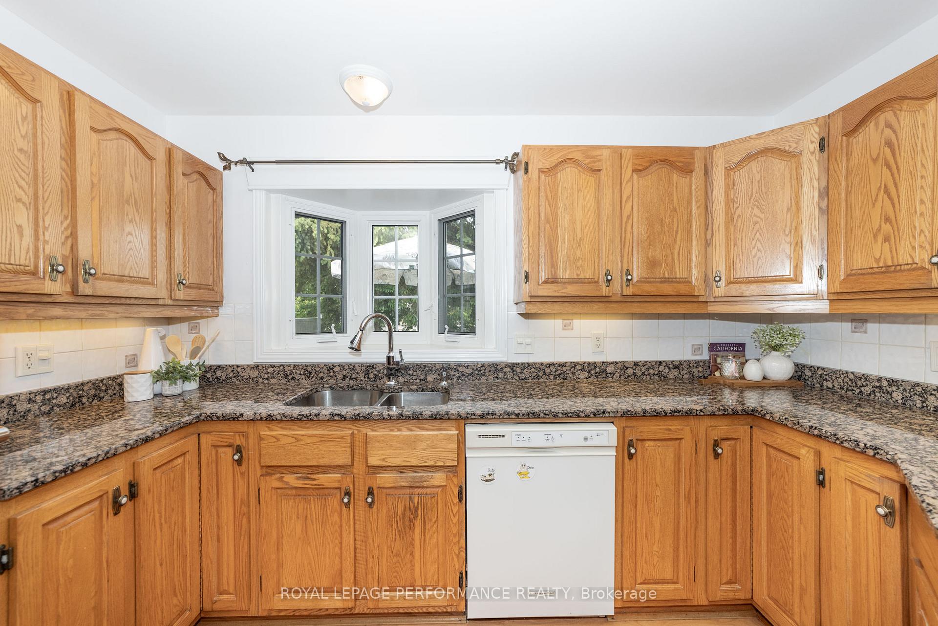 Photo 11 of 2091 Tawney Road, Ottawa, Hawthorne Meadows — HOMEH