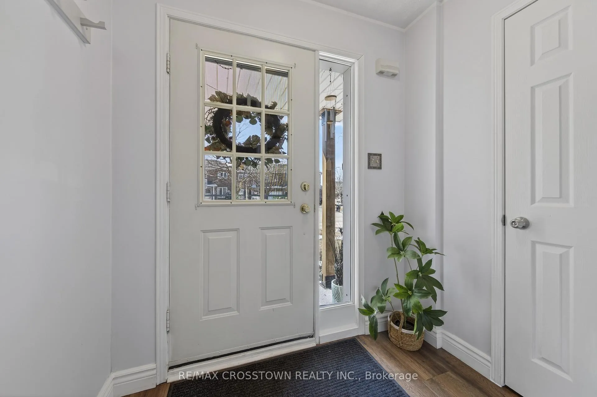 Photo 4 of 47 Lyfytt Crescent, Barrie, West Bayfield — HOMEH