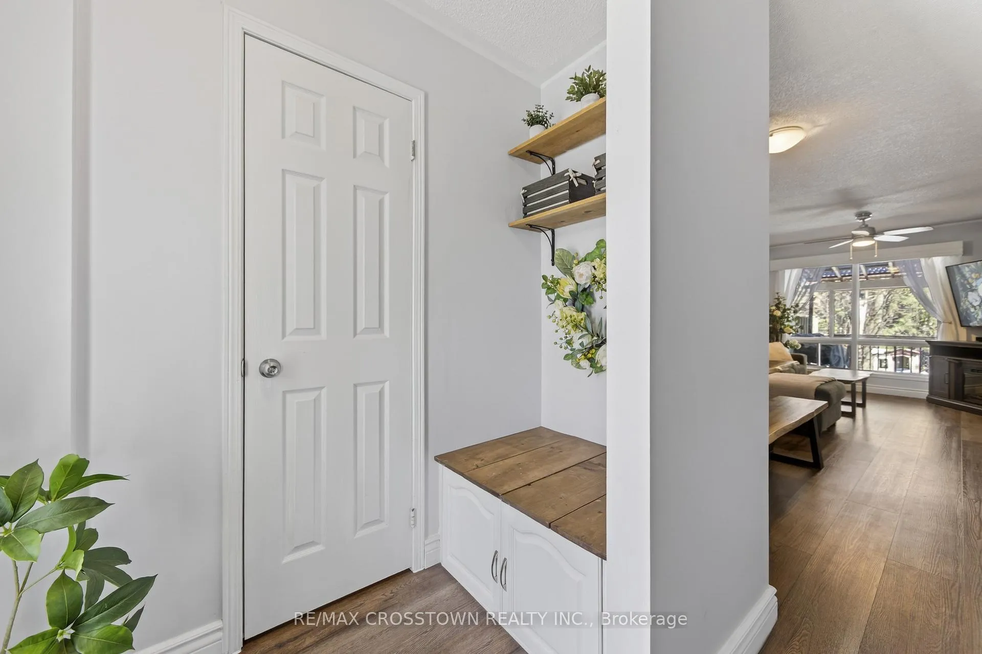 Photo 5 of 47 Lyfytt Crescent, Barrie, West Bayfield — HOMEH