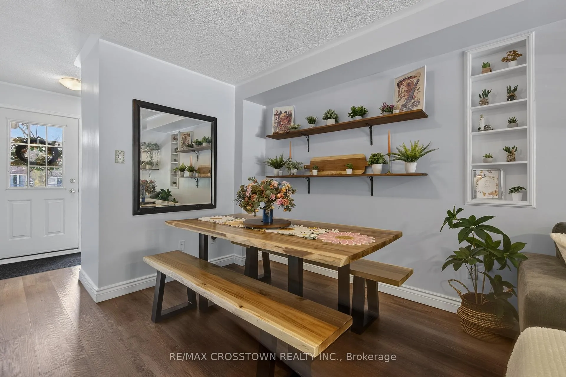 Photo 8 of 47 Lyfytt Crescent, Barrie, West Bayfield — HOMEH