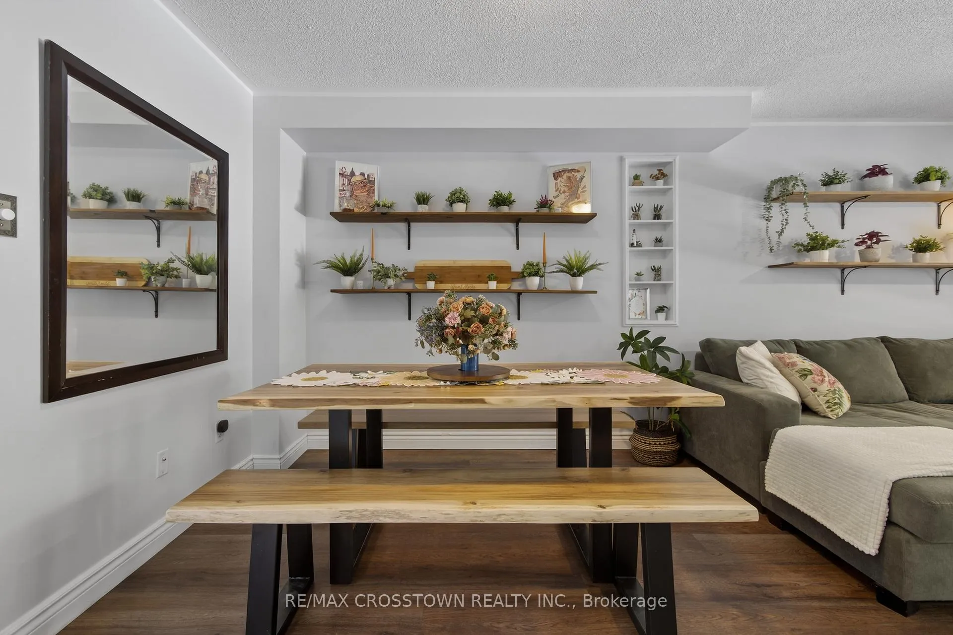 Photo 9 of 47 Lyfytt Crescent, Barrie, West Bayfield — HOMEH