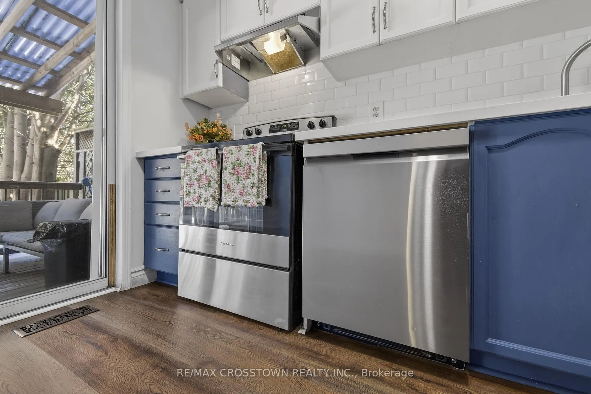 Photo 19 of 47 Lyfytt Crescent, Barrie, West Bayfield — HOMEH