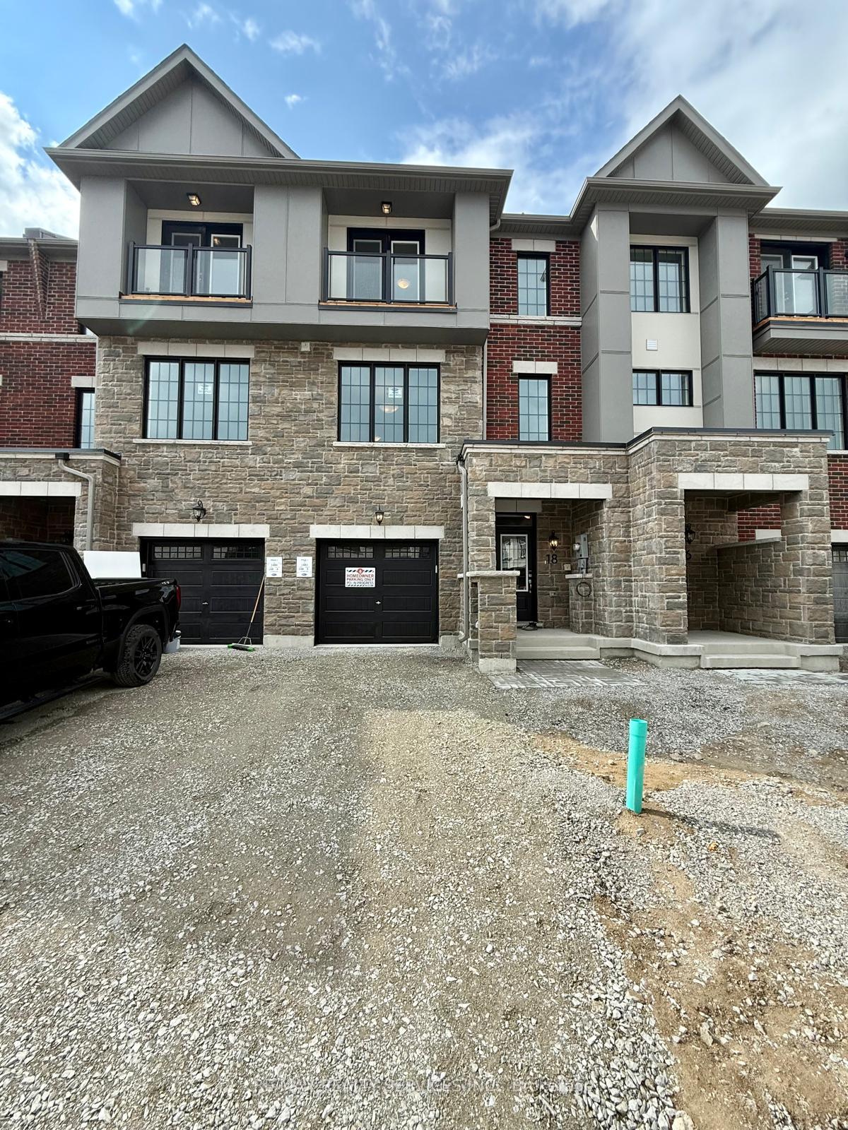 Photo 1 of 18 Pearen Lane, Barrie, Rural Barrie Southwest — HOMEH