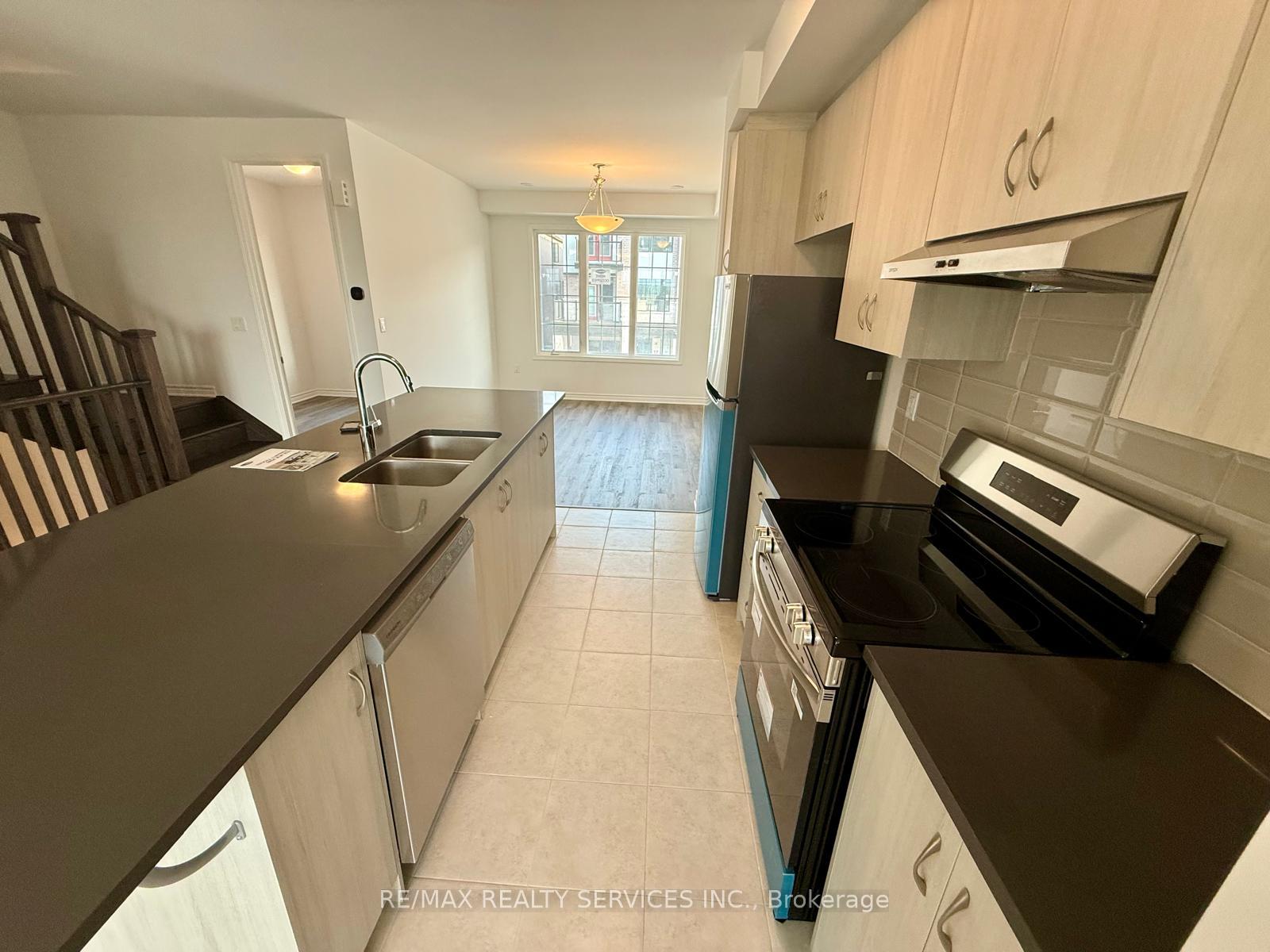 Photo 13 of 18 Pearen Lane, Barrie, Rural Barrie Southwest — HOMEH