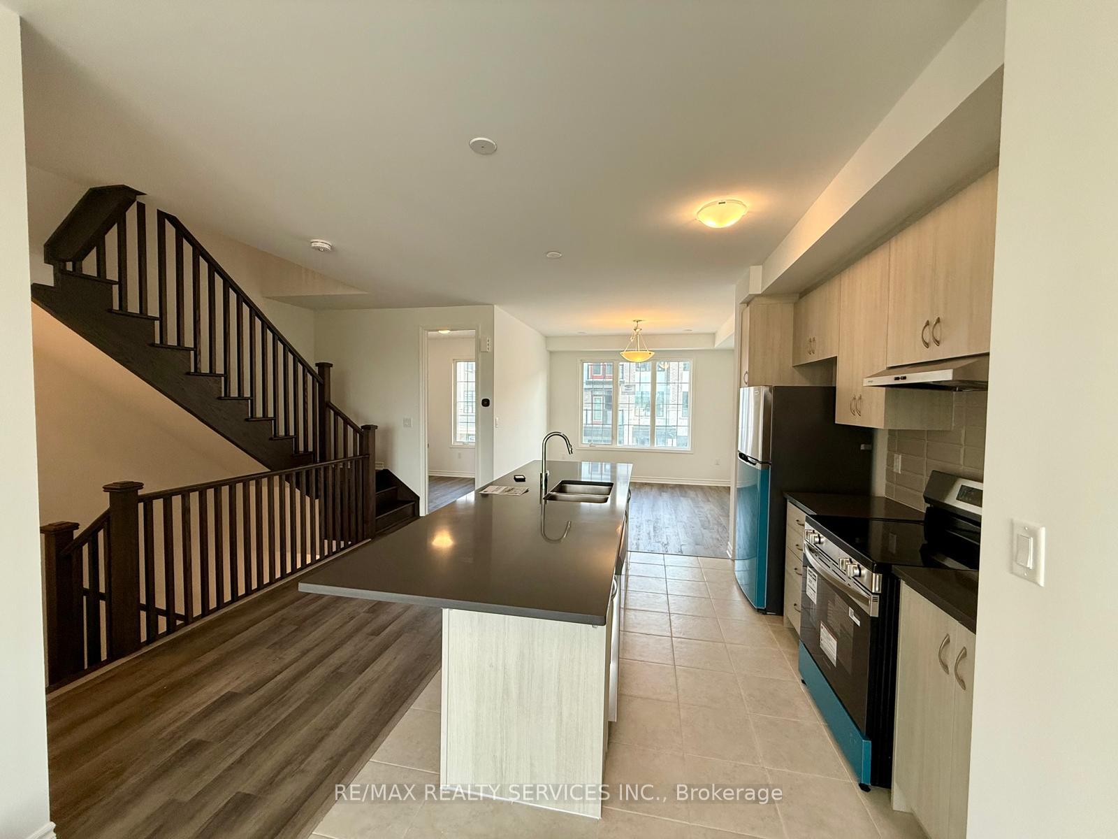 Photo 6 of 18 Pearen Lane, Barrie, Rural Barrie Southwest — HOMEH
