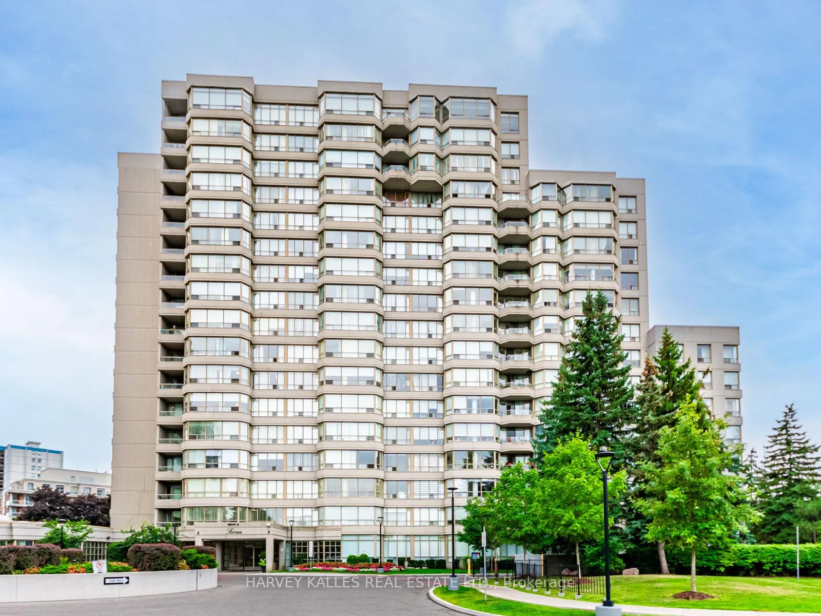 Photo 1 of Unit 211, 7 Townsgate Drive, Vaughan, Crestwood-Springfarm-Yorkhill — HOMEH