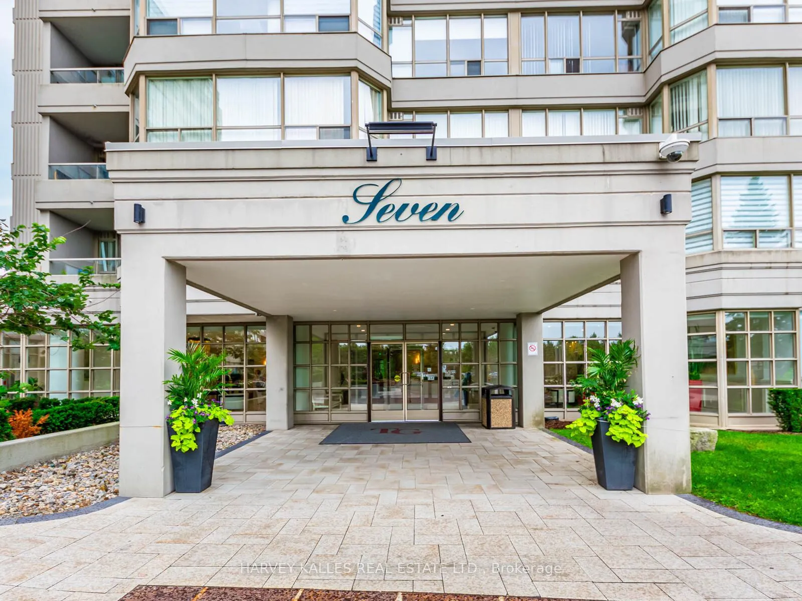Photo 2 of Unit 211, 7 Townsgate Drive, Vaughan, Crestwood-Springfarm-Yorkhill — HOMEH