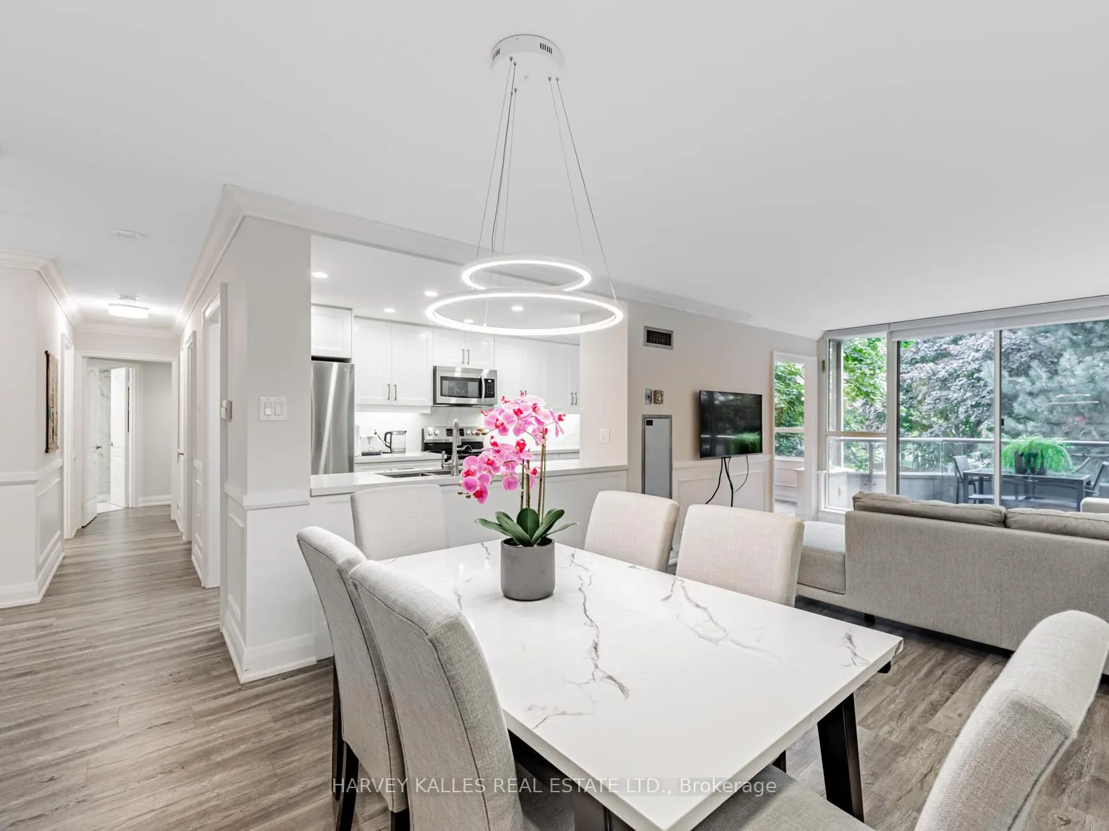 Photo 4 of Unit 211, 7 Townsgate Drive, Vaughan, Crestwood-Springfarm-Yorkhill — HOMEH