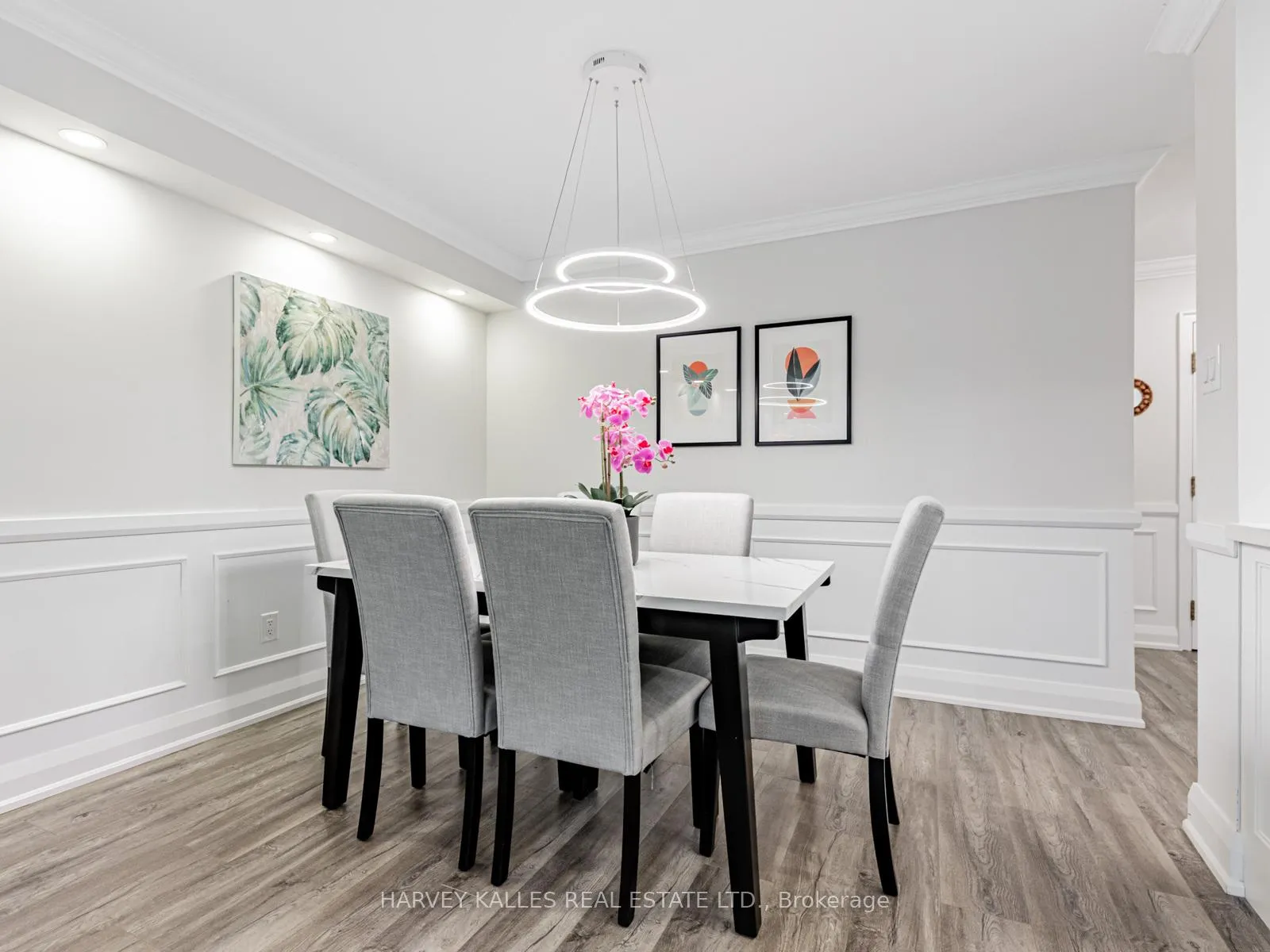 Photo 5 of Unit 211, 7 Townsgate Drive, Vaughan, Crestwood-Springfarm-Yorkhill — HOMEH