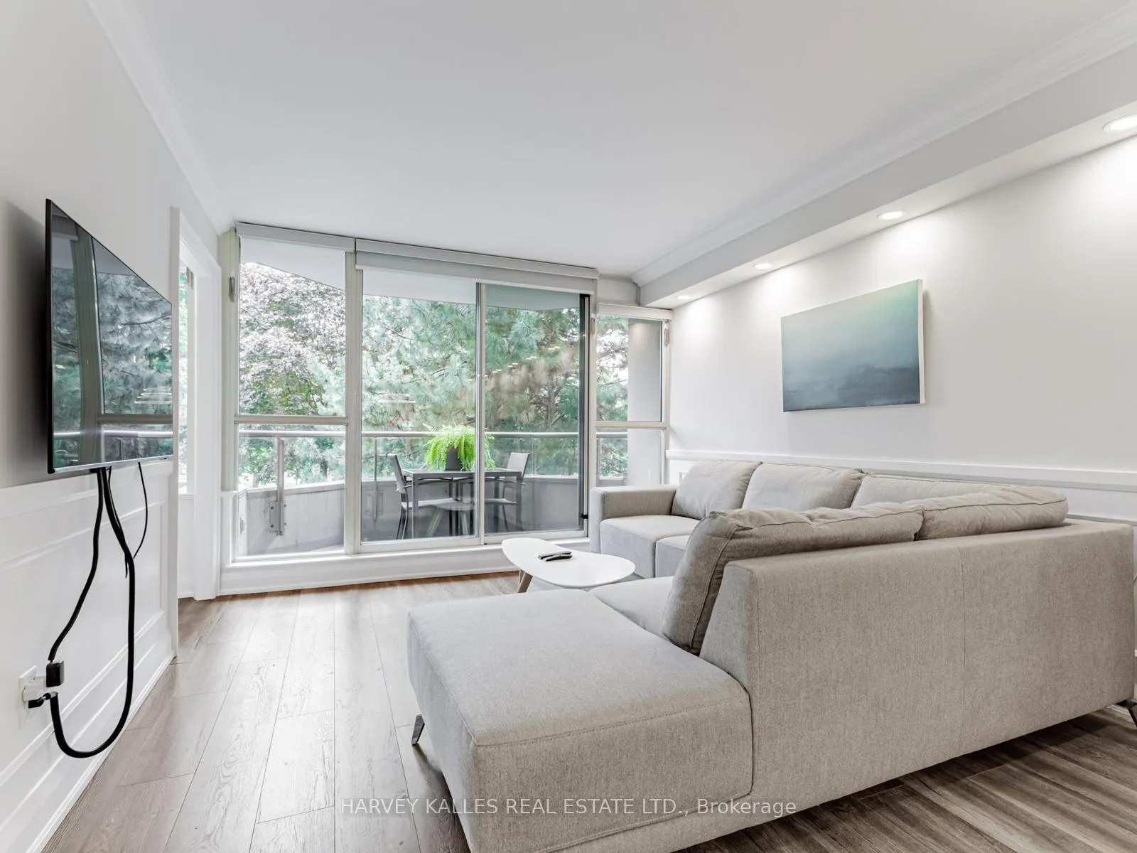 Photo 6 of Unit 211, 7 Townsgate Drive, Vaughan, Crestwood-Springfarm-Yorkhill — HOMEH