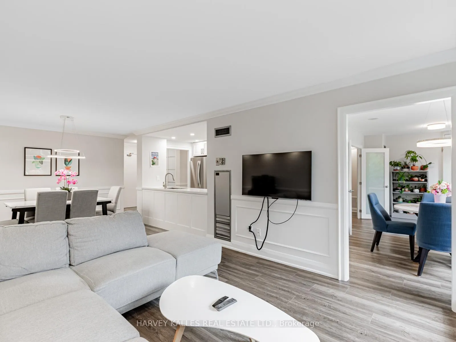 Photo 7 of Unit 211, 7 Townsgate Drive, Vaughan, Crestwood-Springfarm-Yorkhill — HOMEH