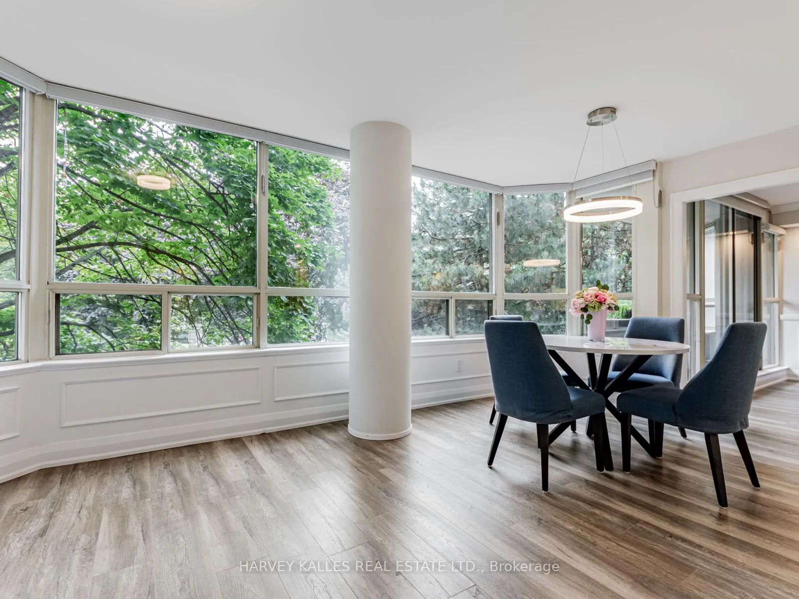 Photo 8 of Unit 211, 7 Townsgate Drive, Vaughan, Crestwood-Springfarm-Yorkhill — HOMEH