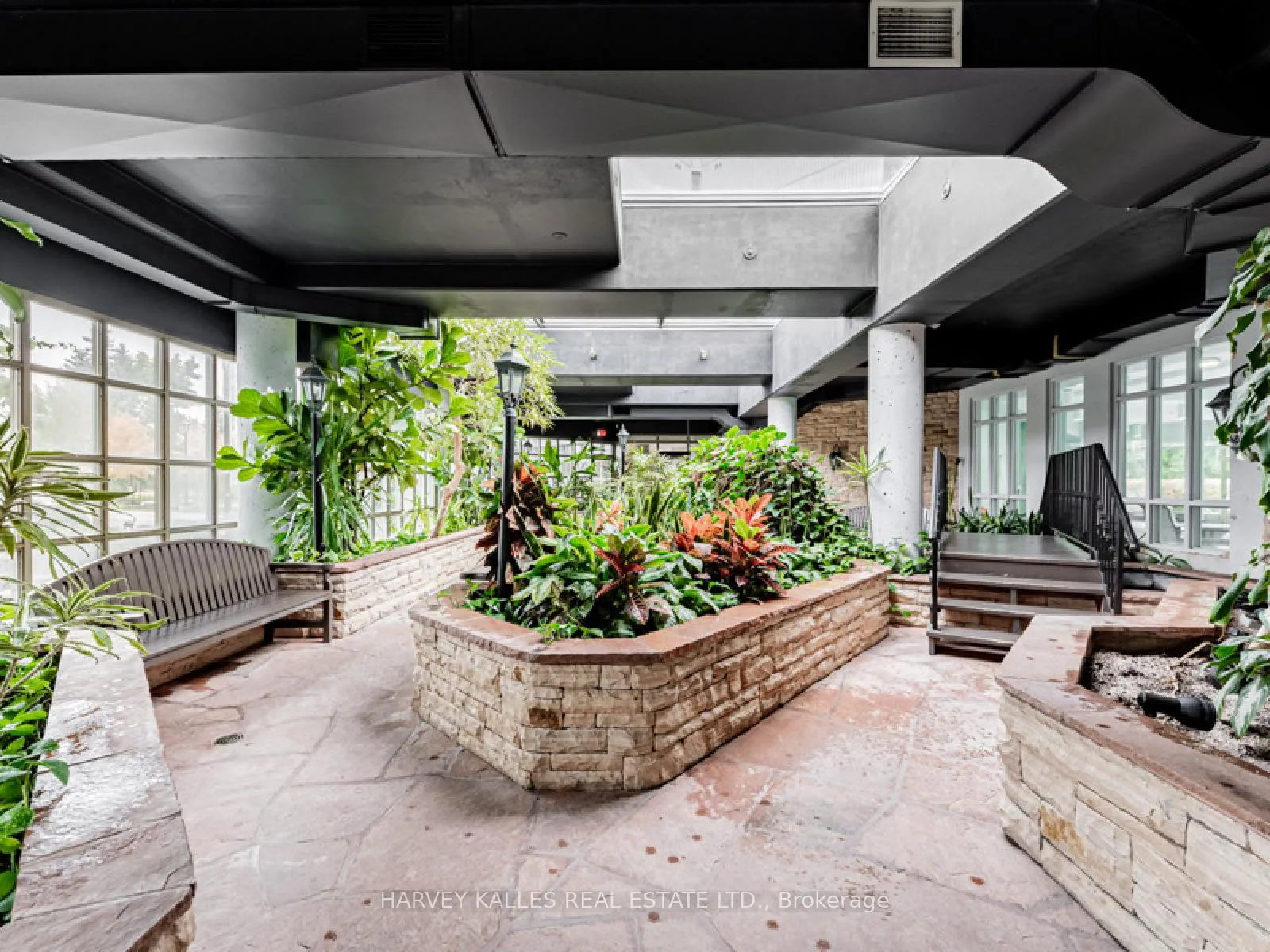 Photo 31 of Unit 211, 7 Townsgate Drive, Vaughan, Crestwood-Springfarm-Yorkhill — HOMEH