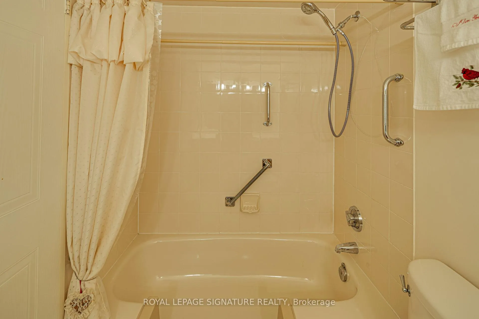 Photo 5 of Unit 1419, 1880 Valley Farm Road, Pickering, Town Centre — HOMEH