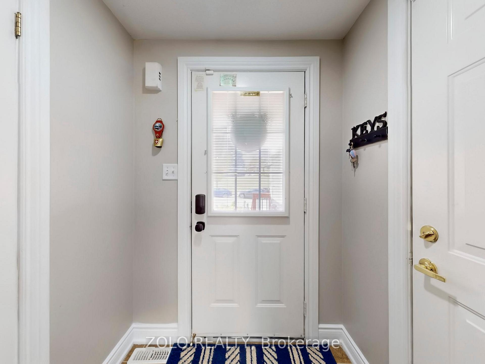 Photo 6 of 69 Lion's Gate Boulevard, Barrie, Little Lake — HOMEH
