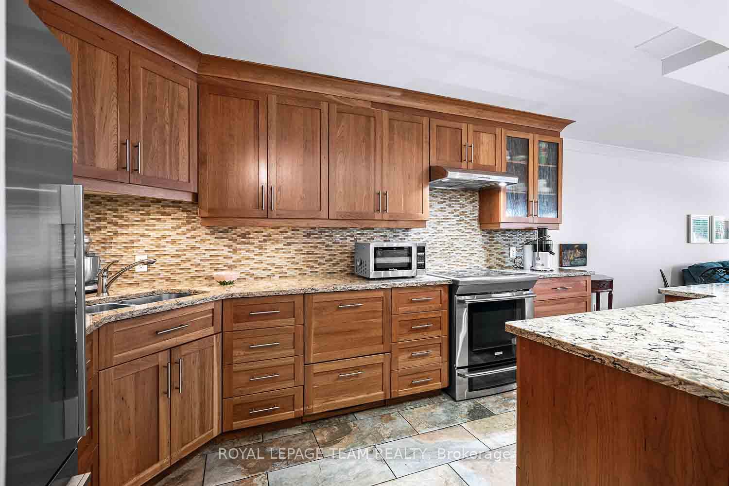 Photo 17 of Unit 207, 151 Bay Street, Ottawa, Ottawa Centre — HOMEH