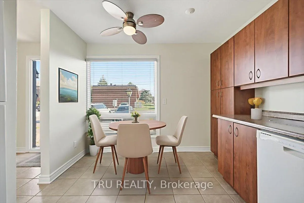 Photo 3 of Unit 302, 2290 Cotters Crescent, Ottawa, Windsor Park Village — HOMEH