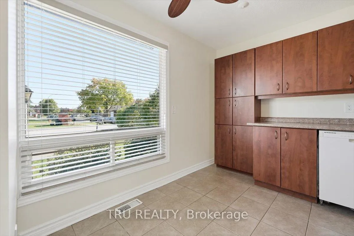 Photo 4 of Unit 302, 2290 Cotters Crescent, Ottawa, Windsor Park Village — HOMEH