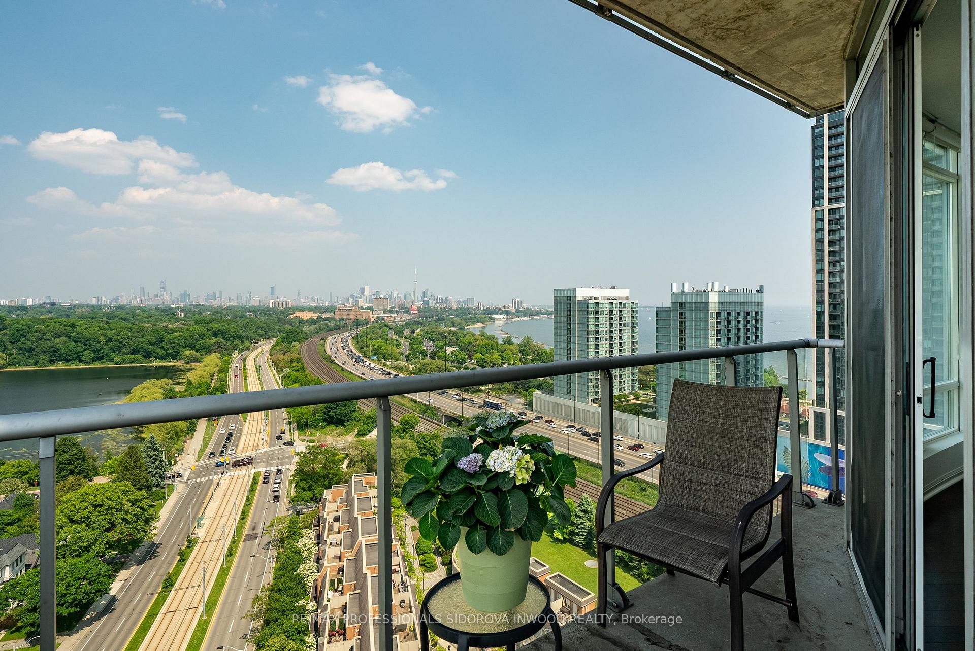 Photo 20 of Unit 2005, 15 Windermere Avenue, Toronto, High Park-Swansea — HOMEH