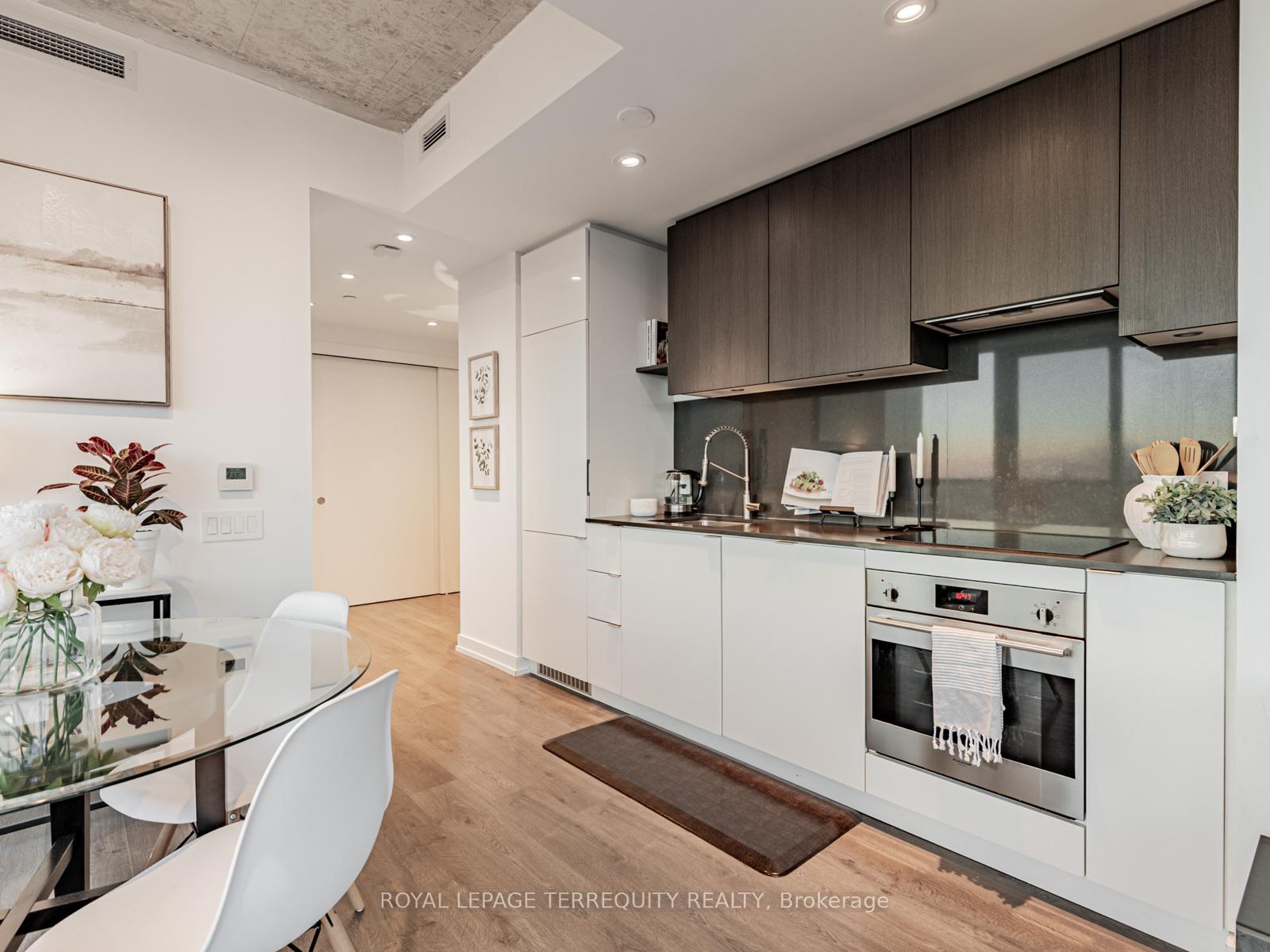 Photo 8 of Unit 4209, 161 Roehampton Avenue, Toronto, Mount Pleasant West — HOMEH