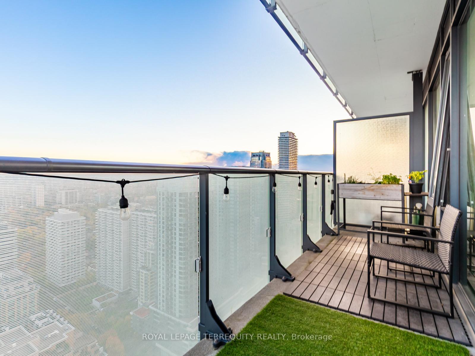 Photo 15 of Unit 4209, 161 Roehampton Avenue, Toronto, Mount Pleasant West — HOMEH