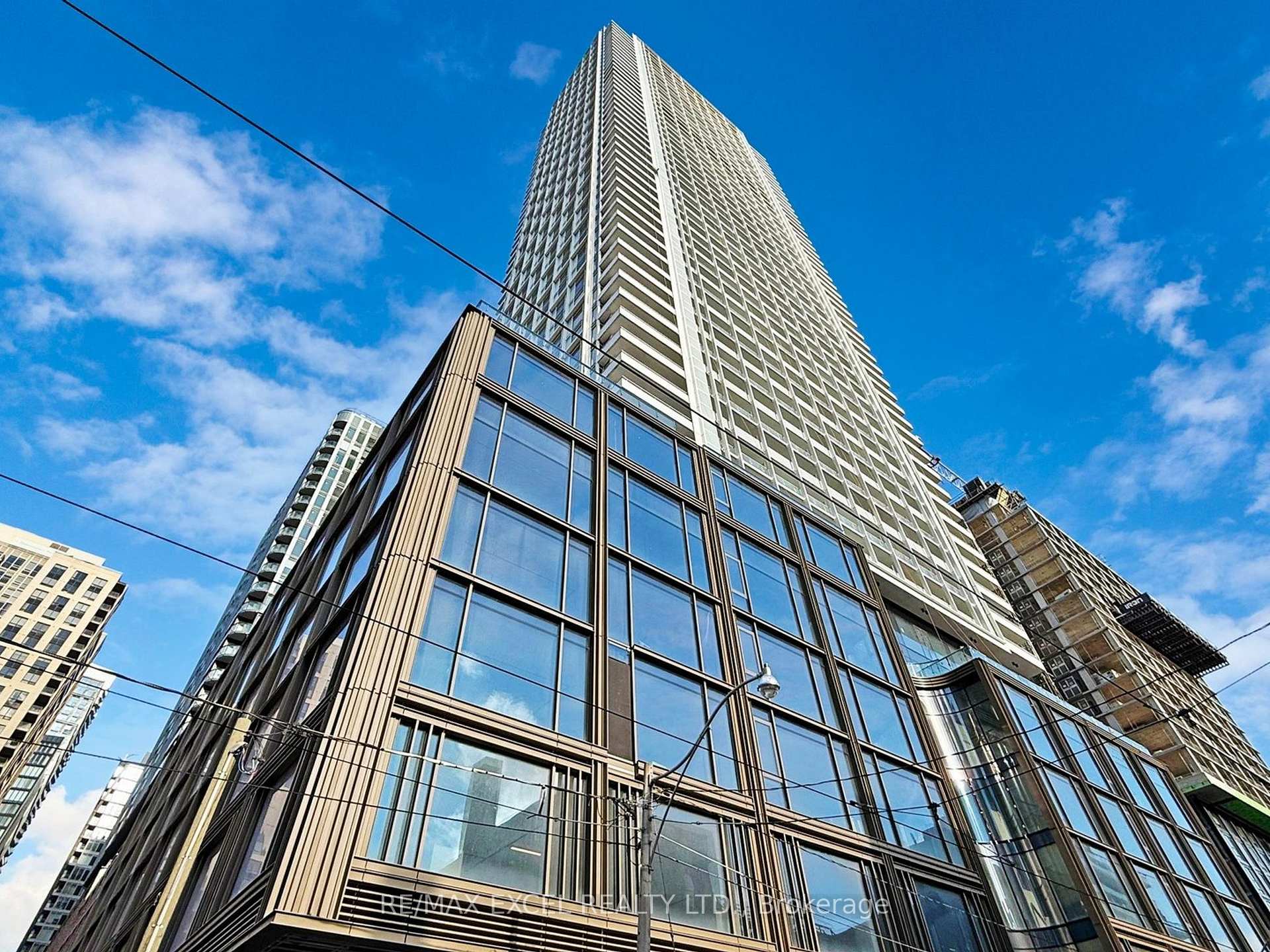 Front of Unit 5103, 88 Queen Street E